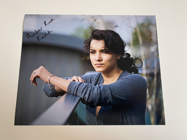 Amber Rose Revah - Autogramm auf THE PUNISHER Foto 20x25cm